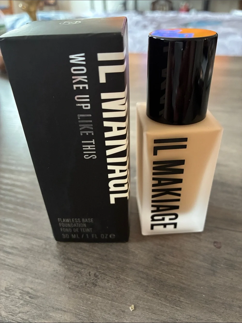 IL MAKIAGE Foundation Bottle in Light Beige - Picture 1 of 7